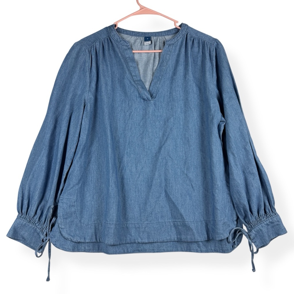Old Navy Chambray V-neck Top Womens M Medium Blue Long‎ Sleeve with Tie Cuffs